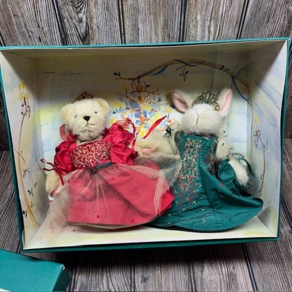 Muffy Vanderbear and Hoppy VanderHare The Yule Jewel Ball Collectors Edition